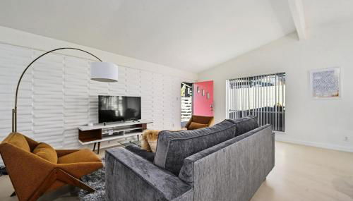 The Guava Door - Cheerful Mid-Century - big yard, free parking - Foto 3