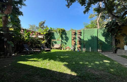 Búzios Praia da Ferradura Linda casa dentro de Condomínio com toda infraestrutura - água e luz inclusos na tarifa - Foto 24