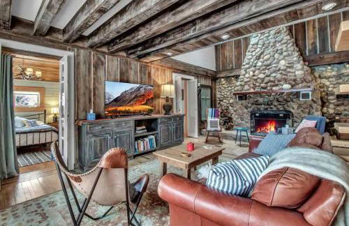 Rustic Cabin Wood Fireplace & Large Deck - Foto 7