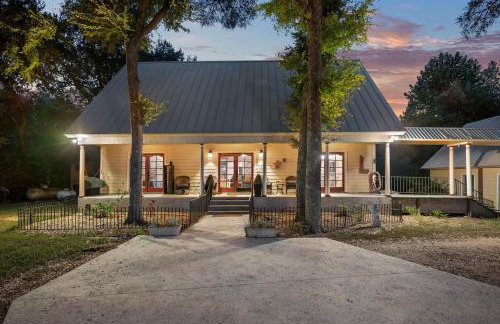 Waterfront & Pet-friendly 3-Acre Home with fire-pit - Photo 2