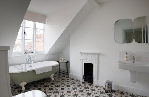 Beautiful house, Cirencester centre, parking - Photo 33