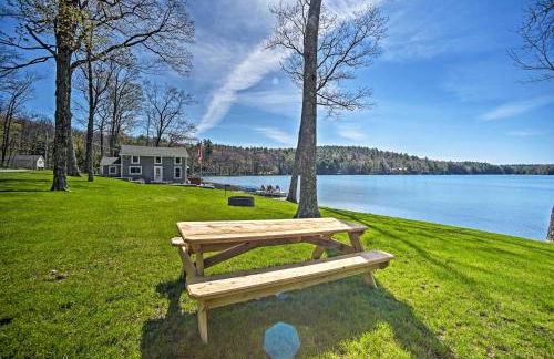 BBQ Ready Lakeside Milford Home with Paddleboat - Foto 37
