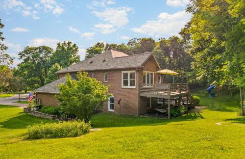 Updated and Spacious Home with Huge Yard Office and Decks - Foto 55