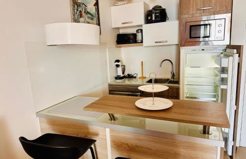 Private apartment with stunning ocean views and sunset. - Photo 10