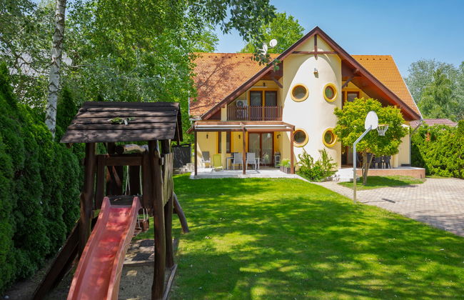 4 bedroom Apartment in Balatonszárszó with garden and terrace - Photo 26