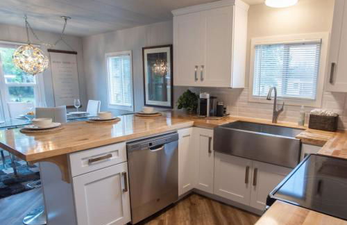 Cozy and Stylishly-Walk To The Beach - Sleeps 5 - Foto 11