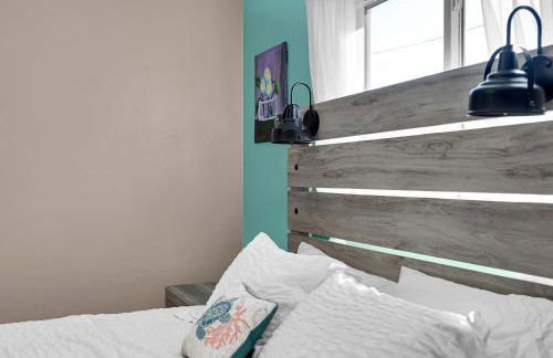 Four Bed Home with Pool Game Room Bar Near Beach - Foto 51