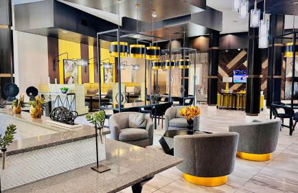 Lux Modern Apartment with Pool View & Prime Location - Foto 9