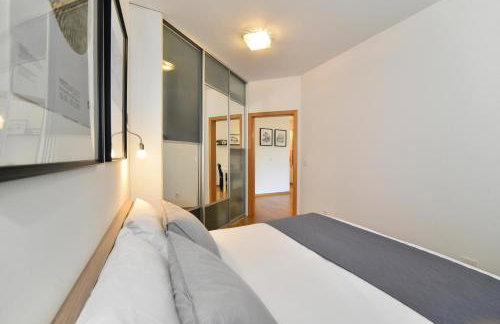 BLOCK APARTMENT PARK with private garage parking - Foto 12