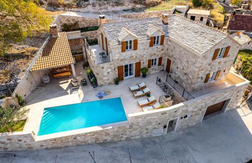 Villa Ani! Traditional and luxurious 4-bedroom villa with heated pool and sea views - Foto 39