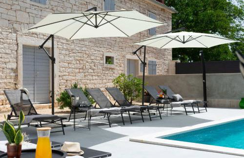 Designer Villa Simone - Modern & Heritage Style with Office - Foto 15