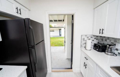 Close to the Action, Peaceful When You Return - Foto 11