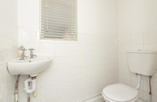 3-Bedroom Cosy Stunning Central Home, Sleeps 8 with Parking and Private Garden - LONG TERM STAY SPRING SPECIAL OFFER AVAILABLE! - by Blue Puffin Stays - Foto 43