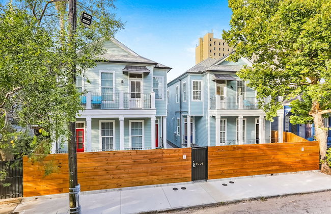 Stunning Modern and Fully-Upgraded 5 BR with Pool - Foto 40