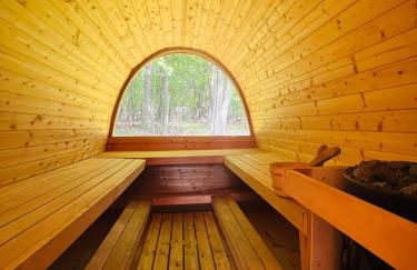 Amazing Poconos House . Sauna/Hot Tub/Private Pool - Foto 10