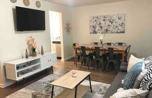 * Posh Place * King Bed * Long Term Stays * - Foto 1