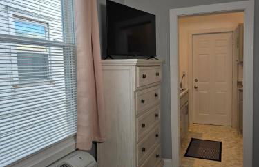 Relaxing Downtown 1 Bed, Dog Friendly Apartment with Deck, Dog Exercise Area - Foto 24