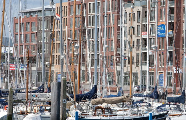 Stylish Harborfront Escape - Photo 8