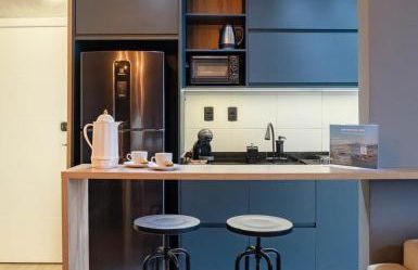 Perto de tudo em Itajaí apê com varanda e 2 vagas - Foto 1