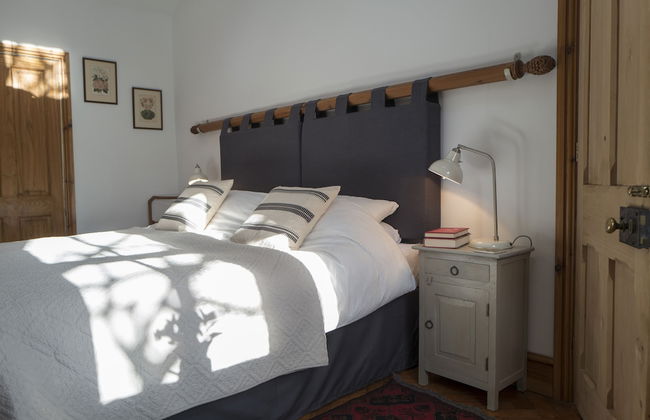 Courtyard Cottage - Photo 3