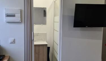 Studio bien équipé et indépendant avec véranda commune - Foto 4