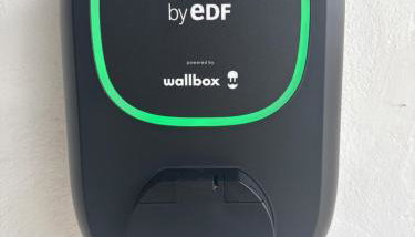 Samui - Equipé borne de recharge - Powering Station Electric Car - Photo 3