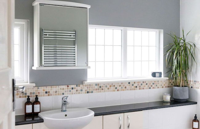 Charming Beach Getaway - Spacious 4BR Sunny Garden - Foto 26