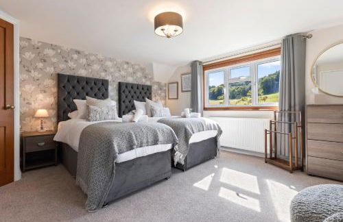 Stunning Countryside Home in Surrey by 53 Degrees Property, Ideal for Family Getaways, Private Tennis Court! - Foto 50