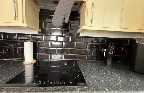 Spacious 3 Bed House Perfect for Contractors & Families with free Wi-fi and Parking - Foto 11
