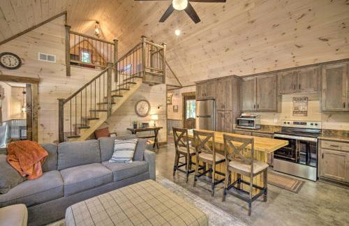 Stunning Cabin Getaway with Private Hot Tub! - Foto 6