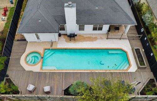 High End Design Home with Pool & Hot Tub Gameroom - Foto 84