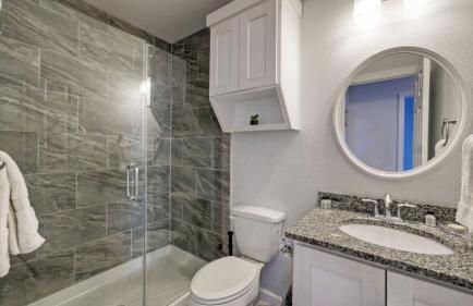 Sleeps 26 2 Homes w/ Waterfront Pool + Boat Dock Laguna Village Escape - Foto 120