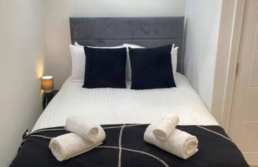 The Hughenden Home - Spacious 2BR Duplex with 2 Bathrooms & Free Secure Underground Parking in Central High Wycombe HP13, Sleeps 7 - Foto 11