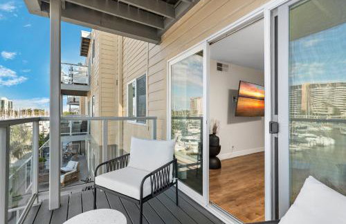 Serenity Over the Sails - A 2-Bedroom Escape w Stunning Marina Views - Foto 17