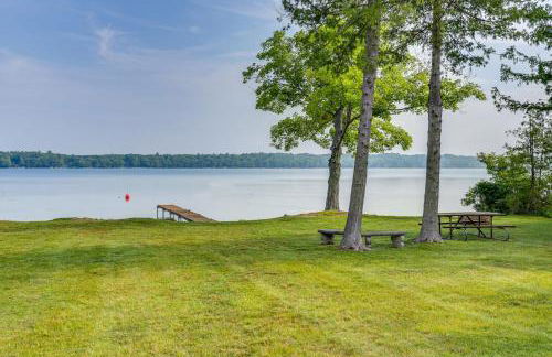 Bring Your Boat! Little Traverse Lake Getaway - Foto 31