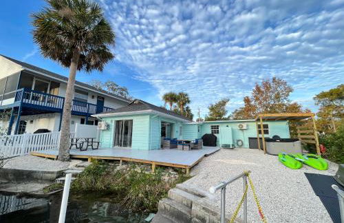 Weeki Wachee Retreat Canal home with hot tub kayaks canoe and boat with trolling motor included - Foto 4