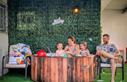 MBird Rosário Lay-Z Spa Family House - Photo 1