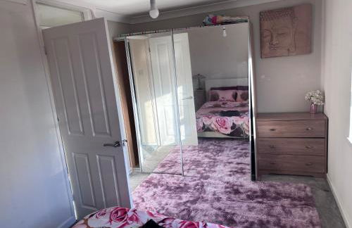 Spacious 2-bed Apartment in Hornchurch - Foto 17