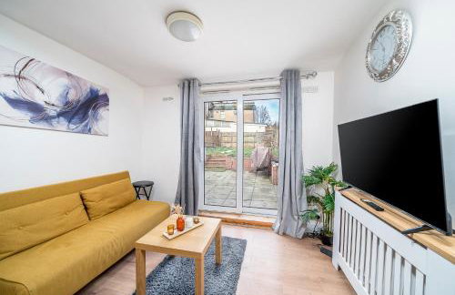 Modern 2Bed North London Flat by D3 Short Stay, Sleeps 6, Private Yard - Foto 3