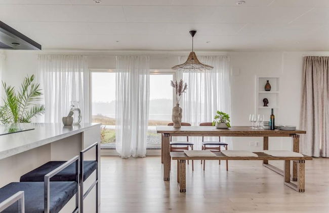 Captivating 3-bed Villa in Halanda With Lake View - Foto 16