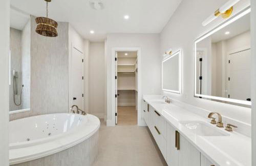 La Villa Nadia - Lakefront Luxury Vacation Rental in Destiny with Private Pool - Foto 47