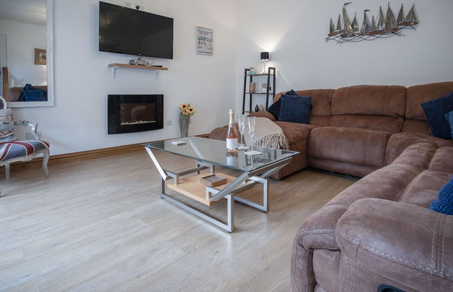 Fletcher Coach House - 3 Bedroom Cottage - Pendine - Photo 37