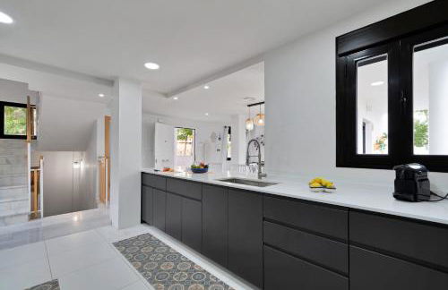 Casa Topacio, 3 bedrooms and 3 bathrooms in quiet street - Photo 52