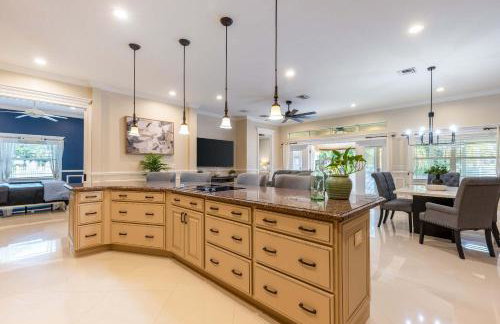 Chill & Spacious 3BR - Beaches & Backyard Fun - Foto 11