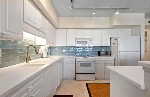 Captain's Quarters Upscale 3 Bedroom Condo - Foto 13