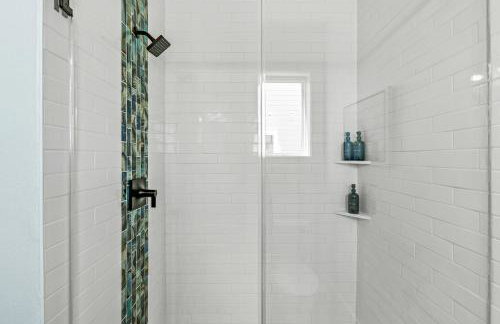 Wayward Sun Luxury 4BR Gulf Retreat w Pool, Hot Tub & Elevator - Foto 58