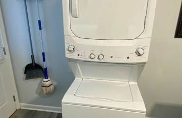 Quiet in Town - 2 beds, Large TVs, Big Parking , Nintendo & EV Ready - Foto 15