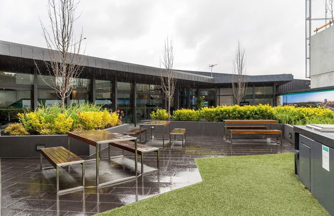 Modern 1 Bedroom in Tranquil Parklands - Photo 17