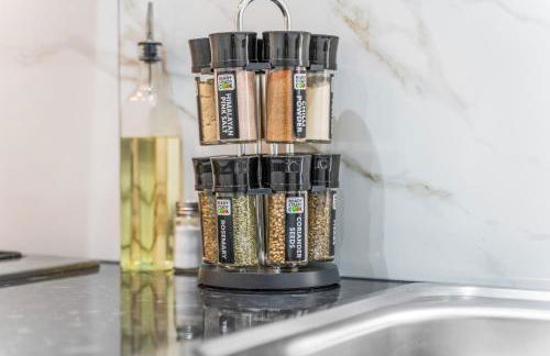 Free Parking ,Modern 4 bedrooms 10min from Birmingham city centre ideal for contractors ,Groups and Families - Photo 10