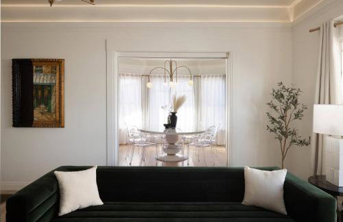 Luxe Victorian Retreat • Walk to Downtown - Foto 5